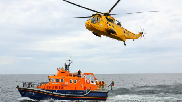 کھیلوں کے افتتاحی تقریب کی یہ مشعل 288 دن اور ہوا، پانی اور زمین کے راستے ایک لاکھ کلومیٹر سے زیادہ کا سفر طے کرتے ہوئے میدان میں پہنچتی ہے۔