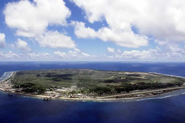 د نایرو او استرالیا حکومتونو د هوکړې له مخې د کډوالو یو پنډغالی په دغه جزیره کې جوړ شوی