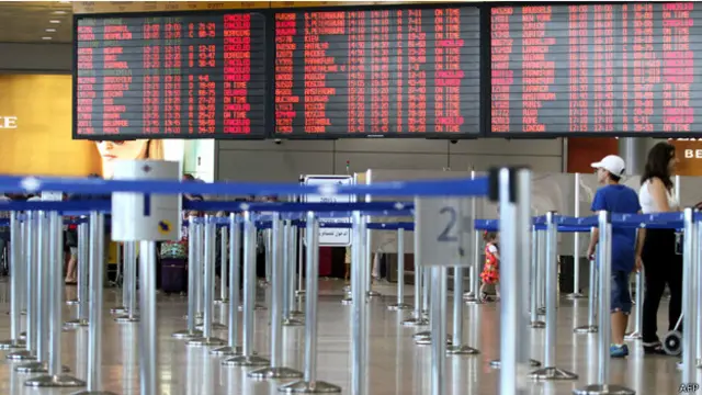 قاعة المسافرين الخاوية في مطار بن غوريون