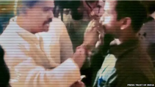 शिव सेना सांसद, रोज़ेदार को रोटी विवाद