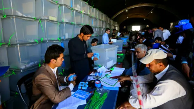 تېره ورځ، د ټاکنو خپلواک کمیسیون اعلان وکړ، چې د ټاکنیزو ډلو ترمنځ د ناسم پوهاوي او د رایو د ارزونې د چټکولو پخاطر یې دغه بهیر یوه ورځ ځنډولی دی.