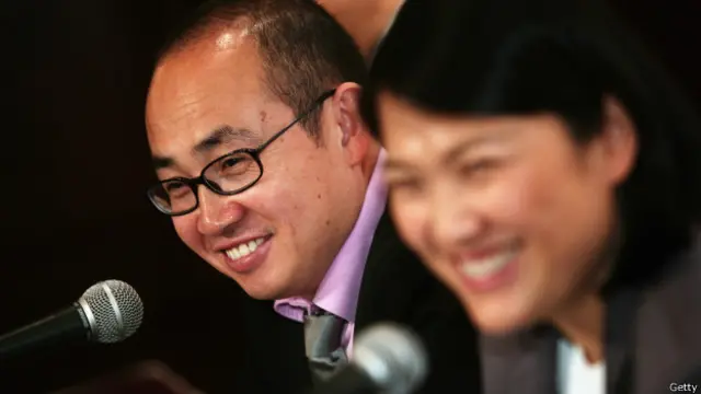 根据总部设在上海的胡润百富榜(Hurun Report)统计,SOHO中国的两位掌门人,潘石屹与张欣夫妇的财富总额约为36亿美元。