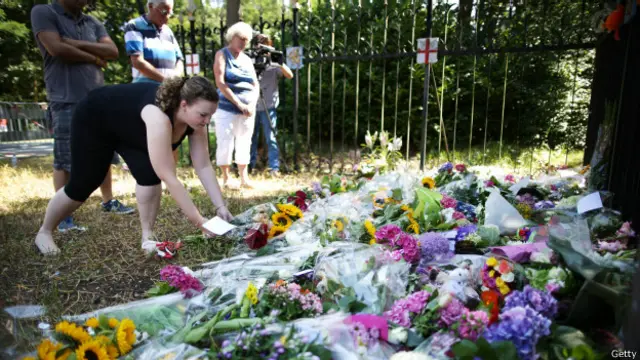 Цветы у военной базы