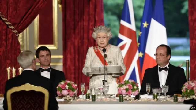 英国女王今年6月访问法国时在爱丽舍宫参加国宴。