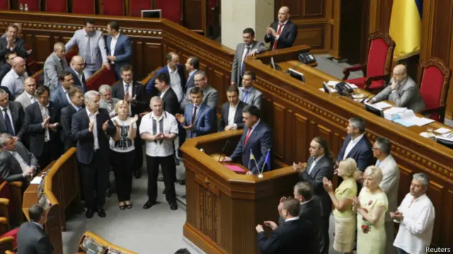 В Раде выступает лидер "Свободы" Олег Тягнибок