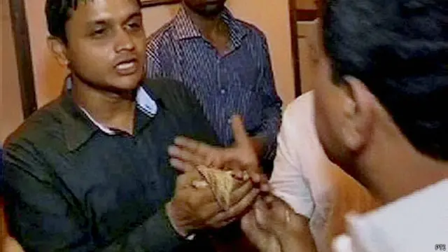 महाराष्ट्र सदन, राजन विचारे, अशरफ़