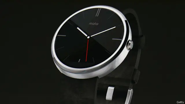 Умные часы Motorola