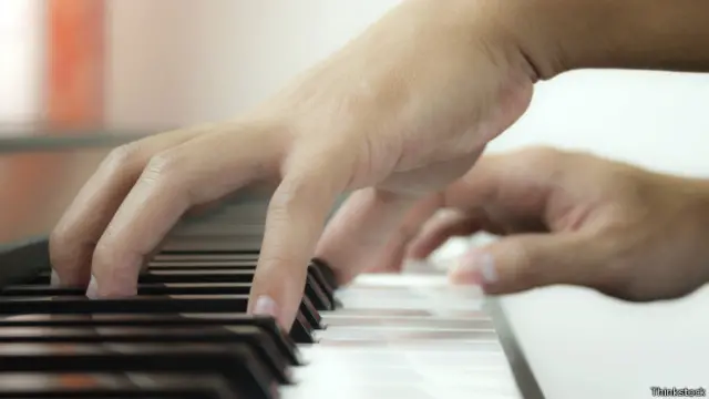 Chơi đàn piano