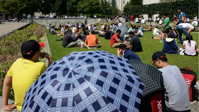 图辑：烈日当空 英人消暑忙