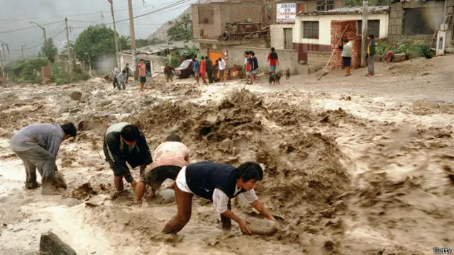 تتسبب ظاهرة النينو في حدوث موجات جفاف، تتبعها موجات من الفيضانات فيما يعرف بظاهرة النينا.