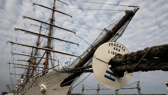 La Fragata Libertad (foto; AP)