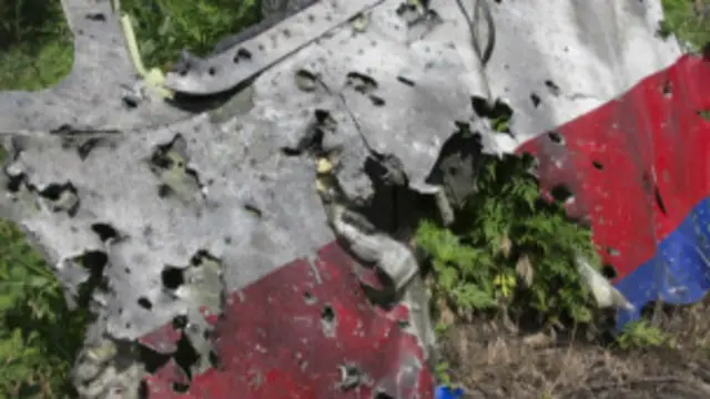 Характер пробоин в обшивке "Боинга" указывает на то, что он был сбит ракетой с земли