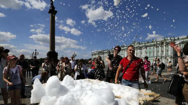Акция в рамках биеннале Manifesta в Петербурге