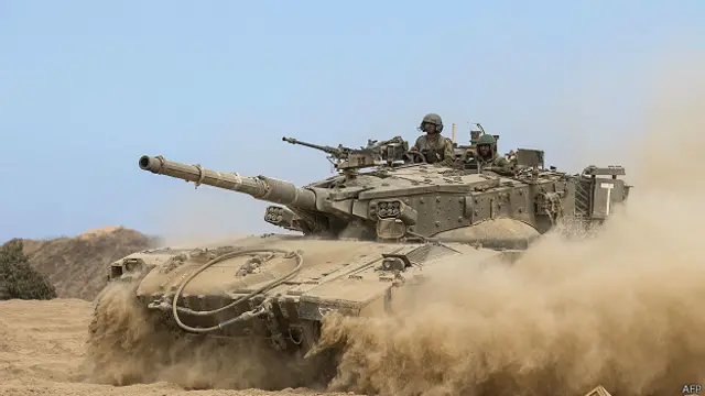 حذر وزير الدفاع الإسرائيلي موشي يالون من أن العملية البرية في غزة قد توسع سريعا و"بشكل ملحوظ".