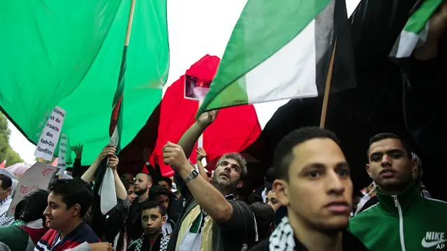 غزہ میں جاری تنازعے سے جرمنی کی بائیں بازو جماعتیں اس مشکل میں ہیں کہ فلسطینیوں کی حمایت کی جائے یا یہود مخالفت کے خلاف بولا جائے۔