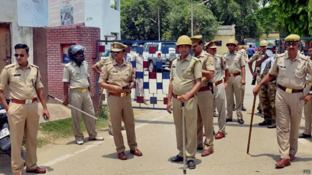 مرادآباد ضلعے کے کانٹھ علاقے میں بھی حالات کشیدہ ہیں