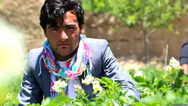 علی می‌گوید اگر پنجاه سال هم بگذرد، پدر زنش انتقام زیر پاگذاشتن خطوط قرمز در ازدواج او و دخترش را خواهد گرفت.