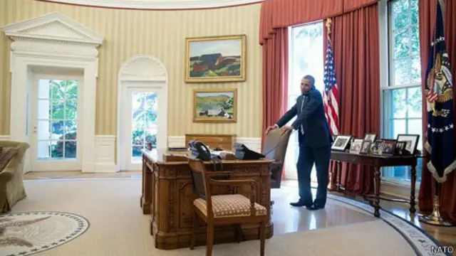 ماموریت آمریکا در ناتو تصویر اوباما را در حال صحبت کردن با عبدالله و احمدزی منتشر کرده