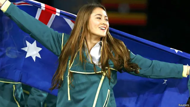 Tuyển Úc bám sát chủ nhà Anh (England) ở ngày thi đấu thứ ba của Commonwealth Games.