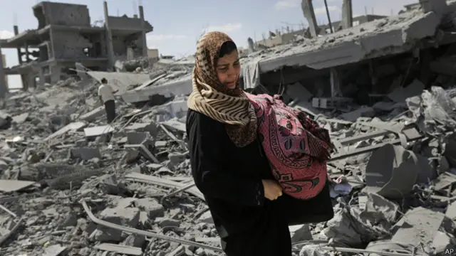 Mujer en Gaza