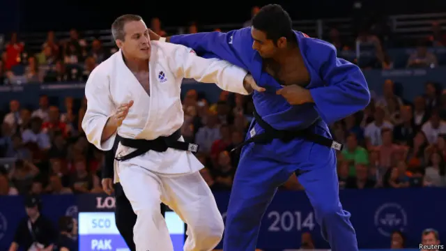 شاہ حسین نے سکاٹ لینڈ کے یوان برٹن سے شکست کھائی