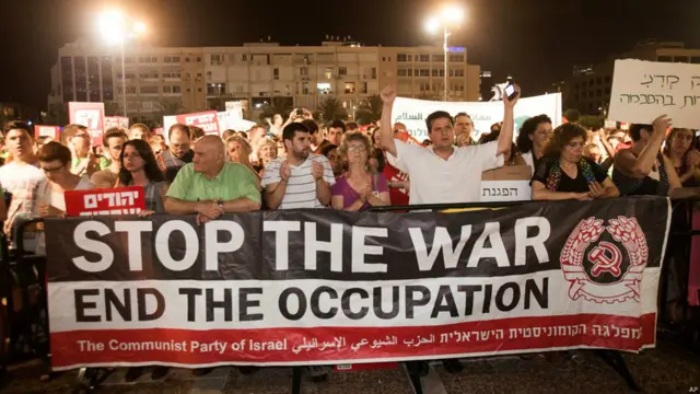 इसराइल, तेल अवीव, वामपंथियों का ग़ज़ा हमलों के विरोध में प्रदर्शन