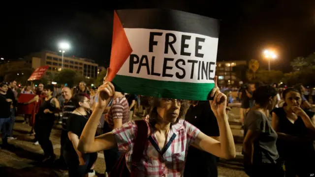 इसराइल, तेल अवीव, वामपंथियों का ग़ज़ा हमलों के विरोध में प्रदर्शन