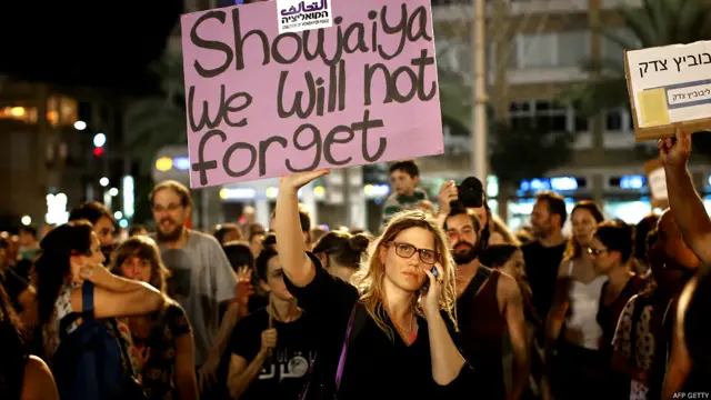 इसराइल, तेल अवीव, वामपंथियों का ग़ज़ा हमलों के विरोध में प्रदर्शन