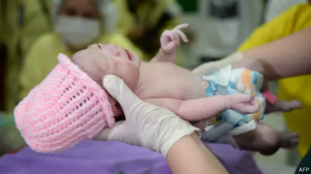 菲律宾新生儿诞生，标志人口突破一亿
