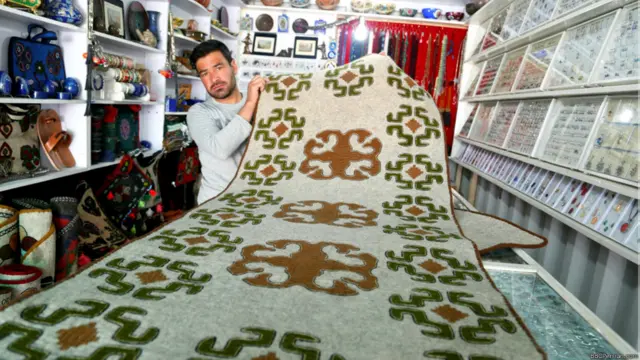 بامیانی ها امیدوارند که با اعلام بامیان به عنوان پایتخت فرهنگی سارک، فرصت های تازه اقتصادی فراهم شود و از جمله بازار صنایع دستی، هتل‌داری و خدمات جانبی گردشگری رونق یابد.