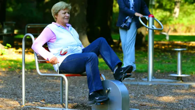 اس طرح کی ورزش سے عمر رسیدہ افراد کی صحت کے حوالے سے بڑھتے ہوئے اخراجات کو روکنے میں بھی مدد مل سکتی ہے