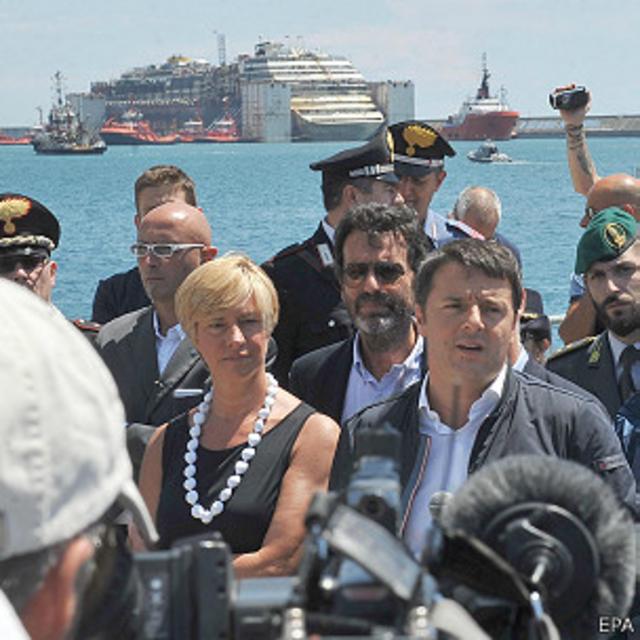 El primer ministro Matteo Renzi y la ministra de Defensa, Roberta Pinotti
