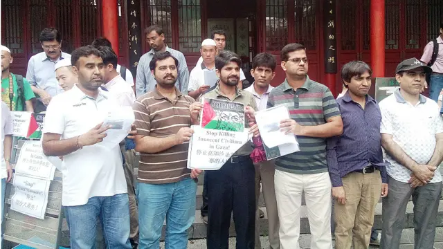 تجمع پس از نماز جمعه در شهر نانجینگ چین. عکس از علی