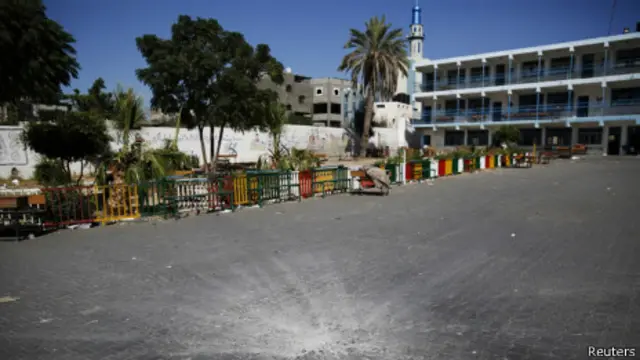 Cơ sở trú ẩn của LIên Hiệp Quốc đã trúng đạn pháo của Israel