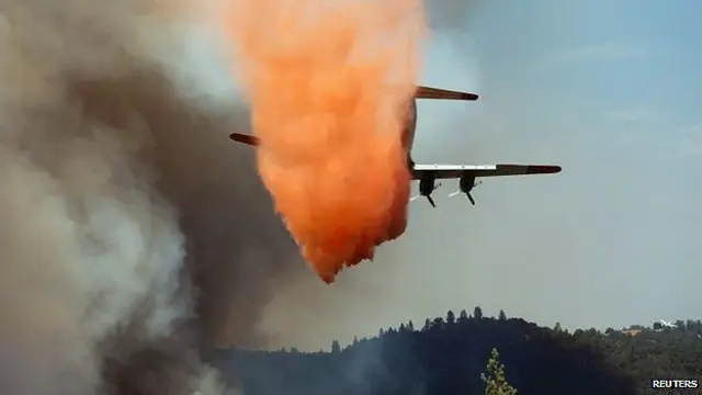 Upaya pemandaman api dilakukan melalui darat dan udara.