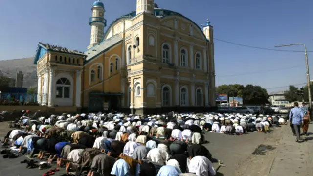 افغانستان میں عید منائی جا رہی ہے اور اس کے ساتھ پاکستان میں مقیم افغان پناہ گزین بھی عید منا رہے ہیں