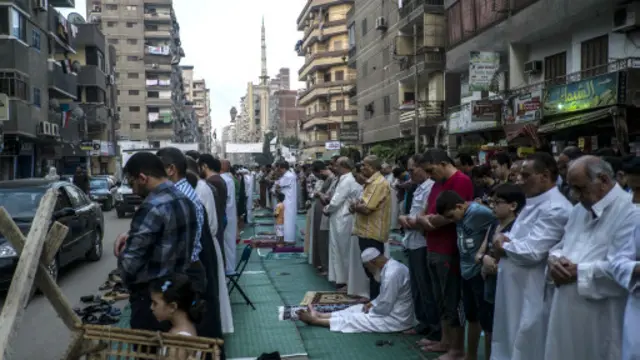 يقول الإخوان إن مصر شهدت بعد صلاة العيد مظاهرات تنديدات بـ"الإنقلاب العسكري والحرب على غزة".