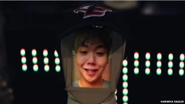 Torcedores podem baixar sua foto e personalizar robô durante as partidas