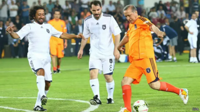 Recep Tayyip Erdogan (kaus oranye)