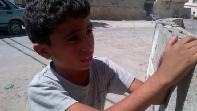 سيد فقد شقيقه الأصغر وثلاثة من أبناء عمومته في غارة جوية إسرائيلية على شاطئ قريب من ميناء غزة