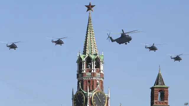 Вертолеты на параде