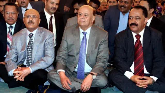 التقى الرئيس منصور هادي مع علي عبدالله صالح في صلاة العيد.