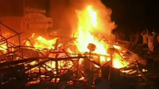 عرفات کالونی کے مکینوں کا کہنا ہے کہ بظاہر علاقے میں امن ہے لیکن ابھی بھی خوف کی فضا ہے