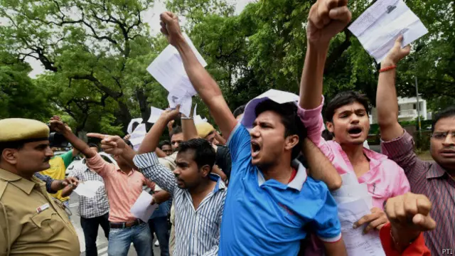 छात्रों का विरोध सीसैट विवाद पर