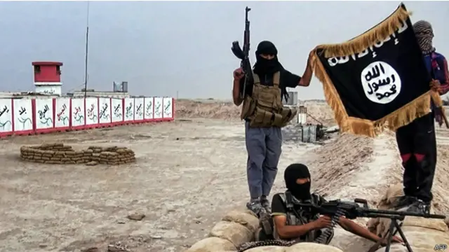 يسيطر مسلحو "الدولة الاسلامية" و"جبهة النصرة" على عدد من حقول النفط في العراق وسوريا