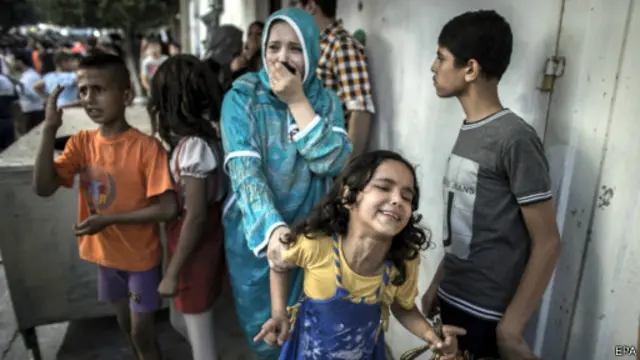 Nhiều gia đình Palestine bị kẹt trong chiến sự ở Gaza