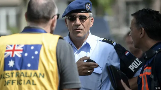 Equipe forense de australianos e holandeses na Ucrânia (AFP)