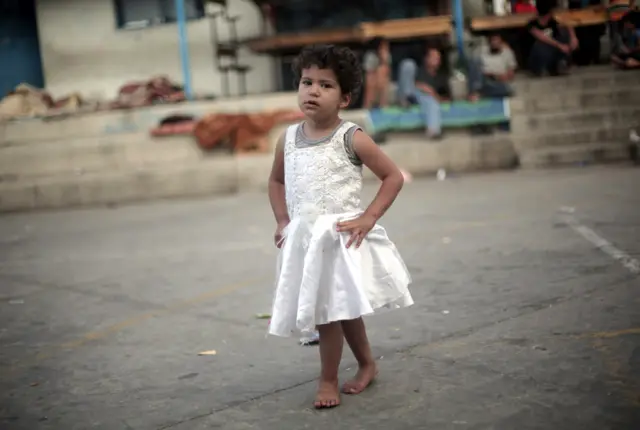 په غزه کې د ملګرو ملتونو په یوه مدرسه کې یو ماشوم. 