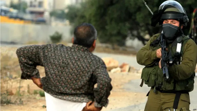 د کوچني اختر پر لومړۍ ورځ هم فلسطینیانو د اسرائیلي بریدونو پرضد لاریون وکړ