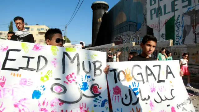 د لوېدیځې تراډې بیت لحم ته څېرمه په یوه کمپ کې فلسطیني ماشومانو د فلسطیني ماشومانو پر وژل کېدو لاریون کړی. د اسرائیلو په بریدونو کې د وژل شویو څلورمه هغه ماشومان دي، چې عمرونه یې تر ۱۲ کلونو ټيټ دي. 